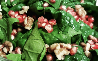 Insalata spinaci, noci e melagrana
